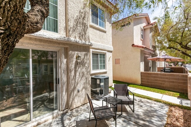Building Photo - GORGEOUS OPEN FLOORPLAN*GATED COMMUNITY*CO...