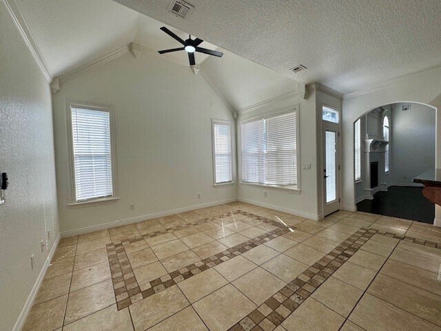 Building Photo - 601 Auburn St