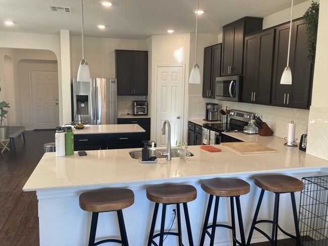 Building Photo - Charming 4 beds 2.5 baths in Pflugerville