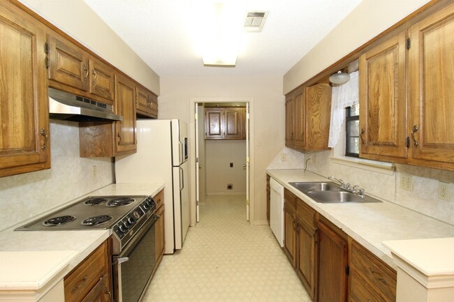 Building Photo - 5822 Gordon Ln