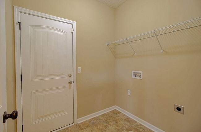 Building Photo - 935 Mustang Ln NE