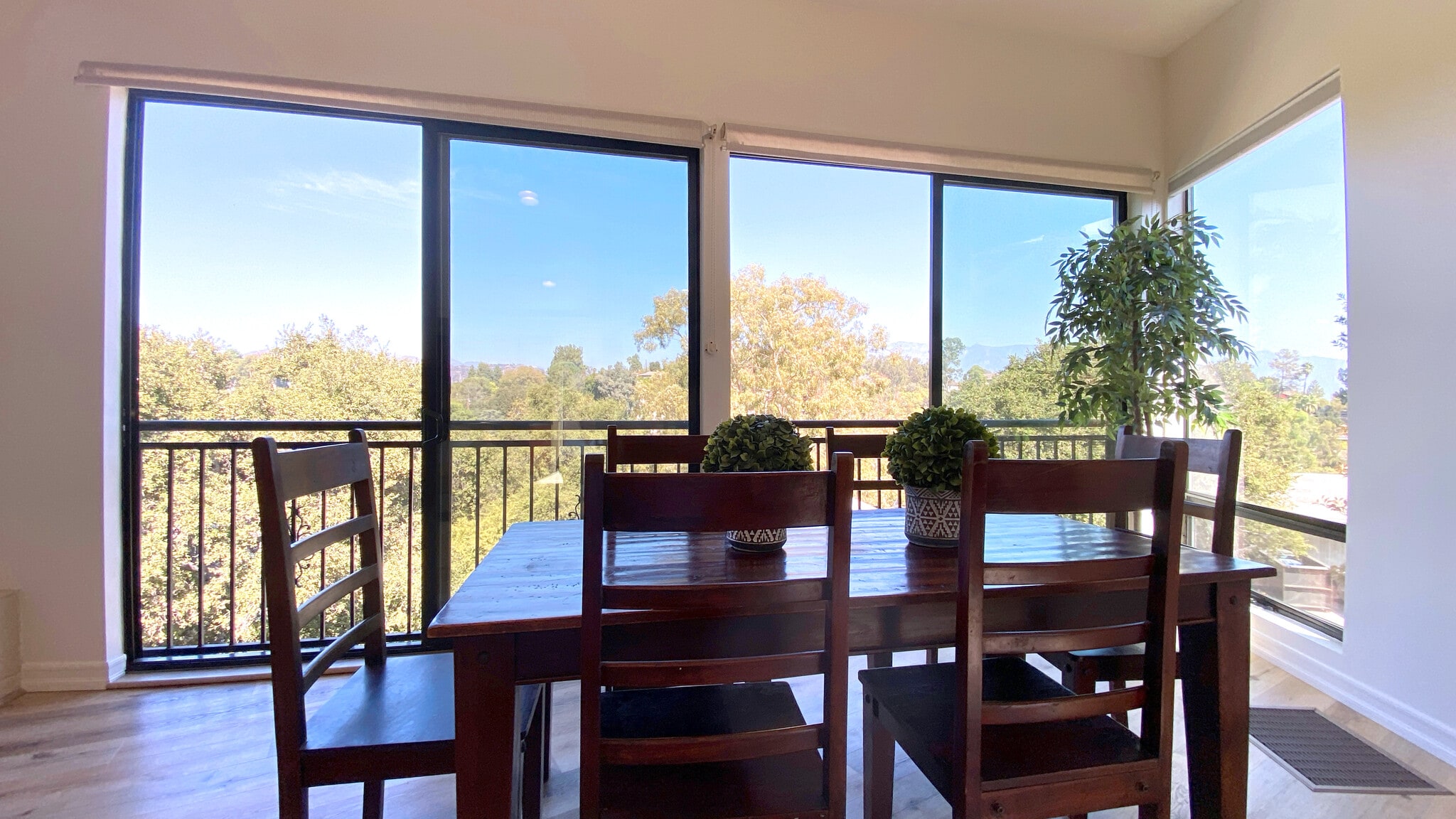 Building Photo - 1614 Pleasant Way