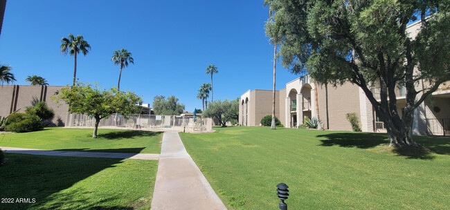 Building Photo - 13624 N Saguaro Blvd