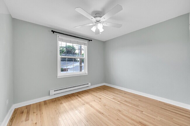 Building Photo - $2,195 - Updated 2 bed/1 bathroom Denver C...