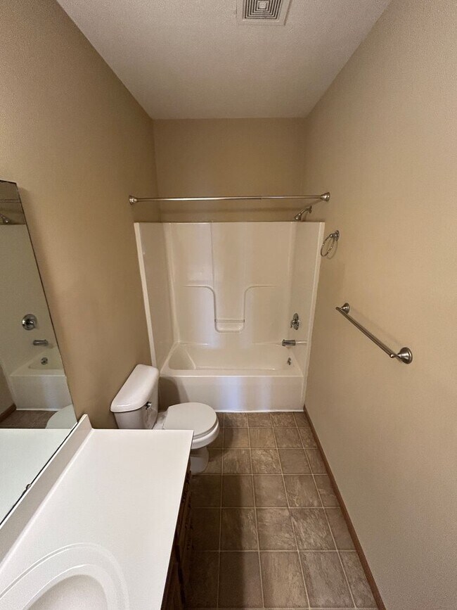 Building Photo - Modern & Spacious 2-Bedroom Ranch Condo – Available Soon in Troy, OH!