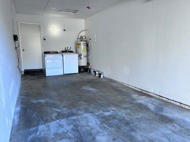 Building Photo - 1002 bell st