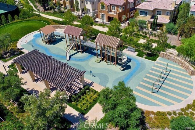 Building Photo - 32 Lowland