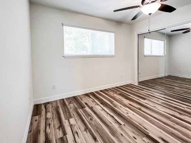 Building Photo - 2001 N Fm