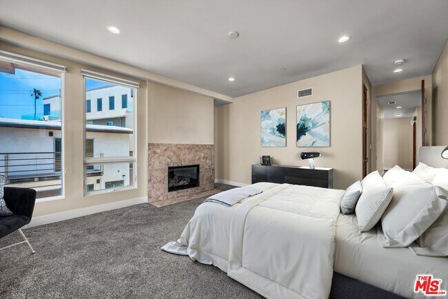 Building Photo - 308 Gull St