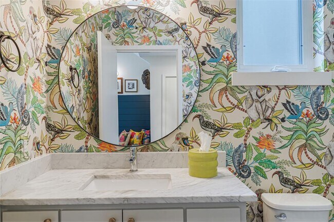 Building Photo - 1217 1/2 W 39th St