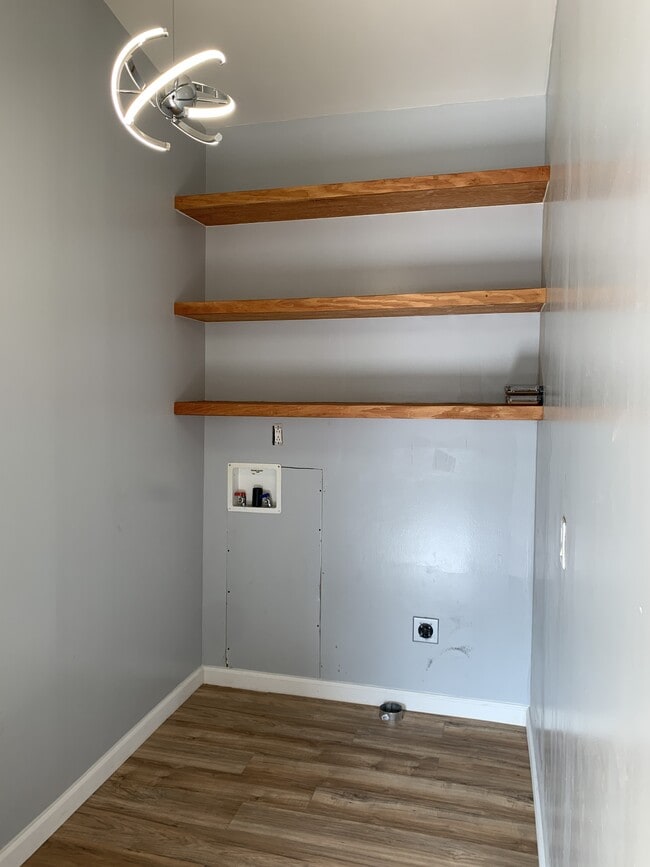 Building Photo - 3335 Fort Sanders Rd