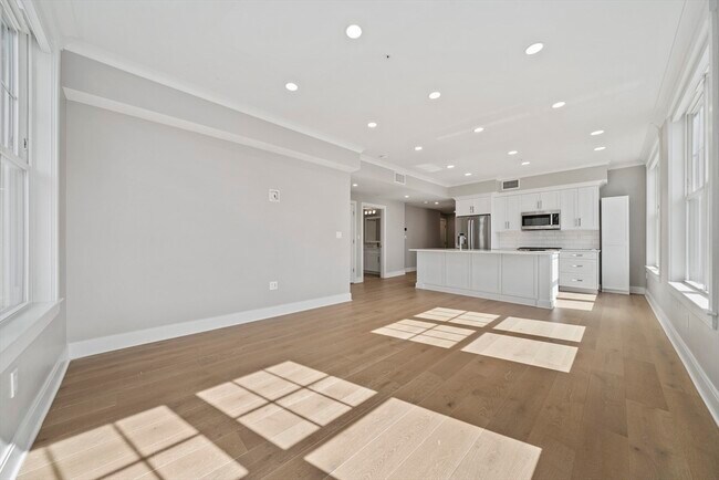 Building Photo - 353 Summer St