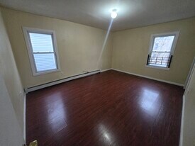 Building Photo - 791 S 13th St