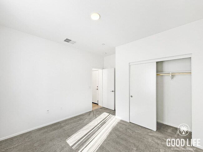 Building Photo - Luxury 3-Level 4BR Home | 1,696 Sq Ft | New Build San Diego Living