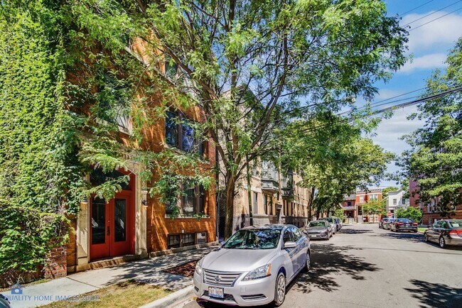 Building Photo - 2774 N Kenmore Ave