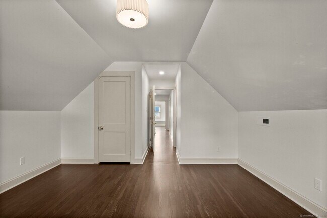 Building Photo - 154 Henry St