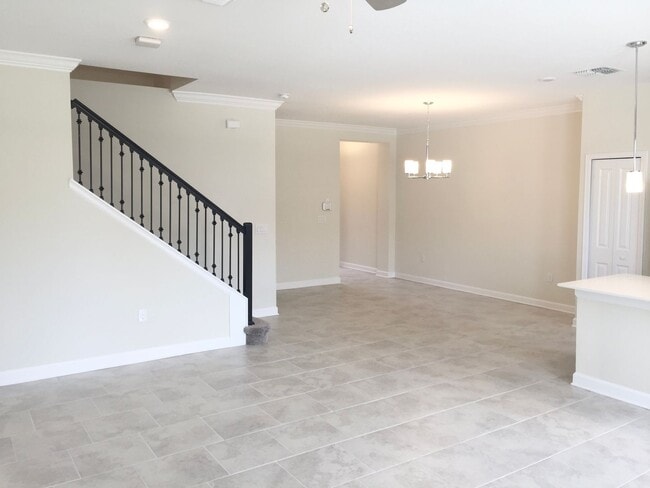 Building Photo - 4 Bedroom 3.5 Bath Townhome in The Vistas ...