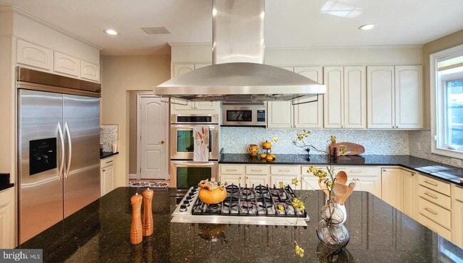 Building Photo - 1445 Mayhurst Blvd