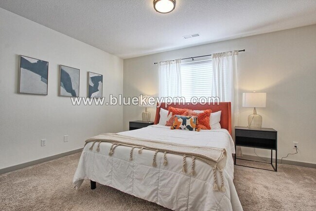 Building Photo - 3 Bed, 2.5 Bath Home Located Near Legacy S...