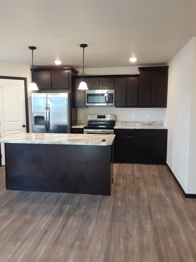 Building Photo - Modern Comfort: Discover Our 2-Bedroom 2-Bath Apartment Gem