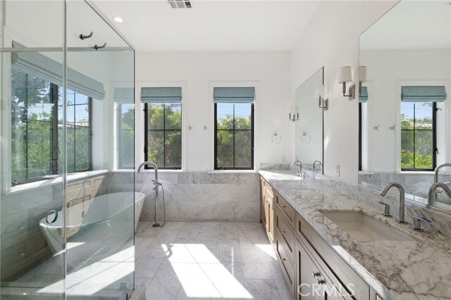 Building Photo - 1405 Oak Ave