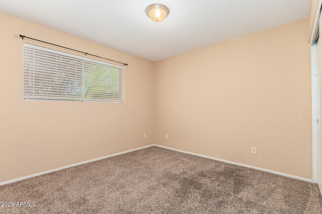 Building Photo - 1890 E Loma Vista Dr