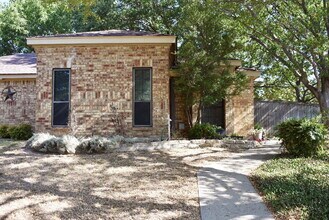Building Photo - "Adorable 2-1 Duplex with Character, Comfo...