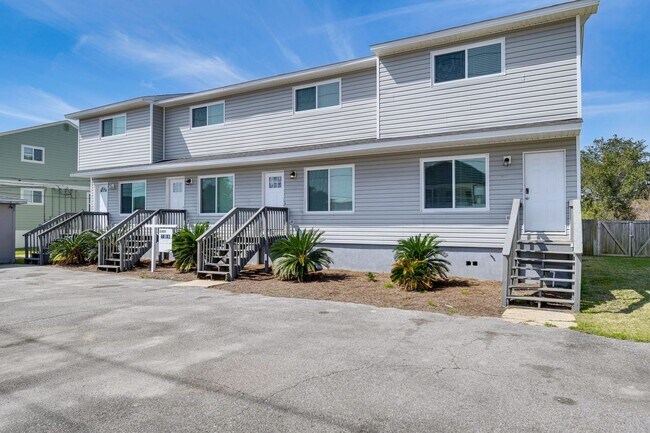 Primary Photo - FULLY FURNISHED!!! 2 BEDROOM TOWNHOME IN P...