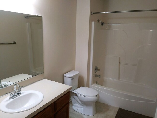 Upper Bath - 9644 Meadowland Ct