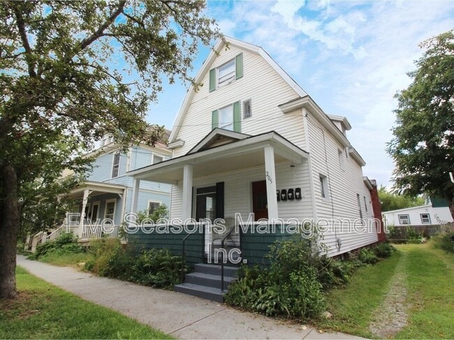 Primary Photo - 205 N Willard St