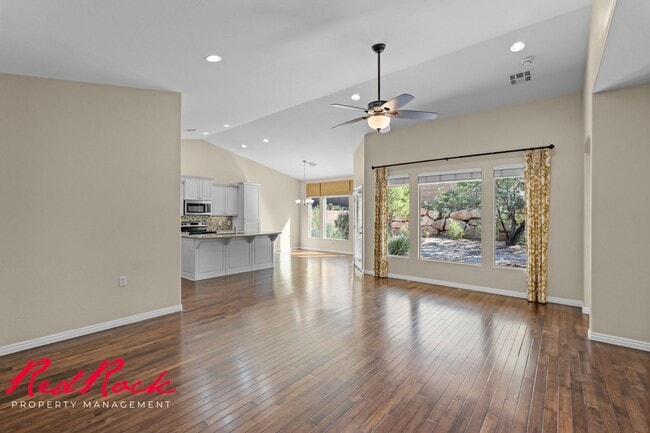 Building Photo - Sun River 2 Bedroom Home with Bonus Den! First Class Amenities!