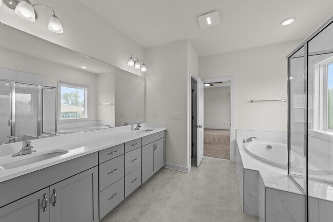 Building Photo - 824 Summit Crest Ct