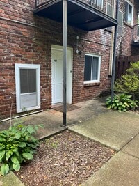 Building Photo - 464 E Red Bud Rd