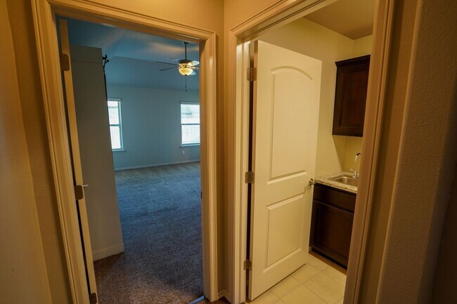 Building Photo - 3 Bed | 2 Bath in New Tulsa!