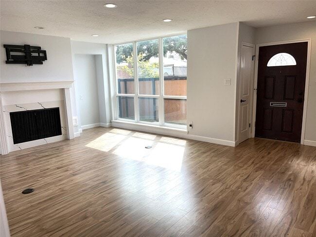 Building Photo - 4006 Breakwood Dr