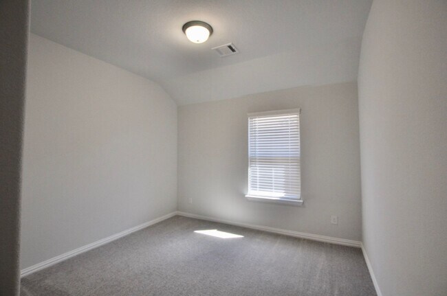 Building Photo - FOR LEASE! Charming 4 Bedroom - 2 Bathroom...