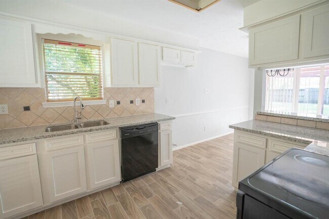 Building Photo - 3134 Jenny Dr