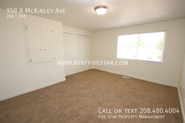 Building Photo - Spacious McKinley Townhome Available! Visi...