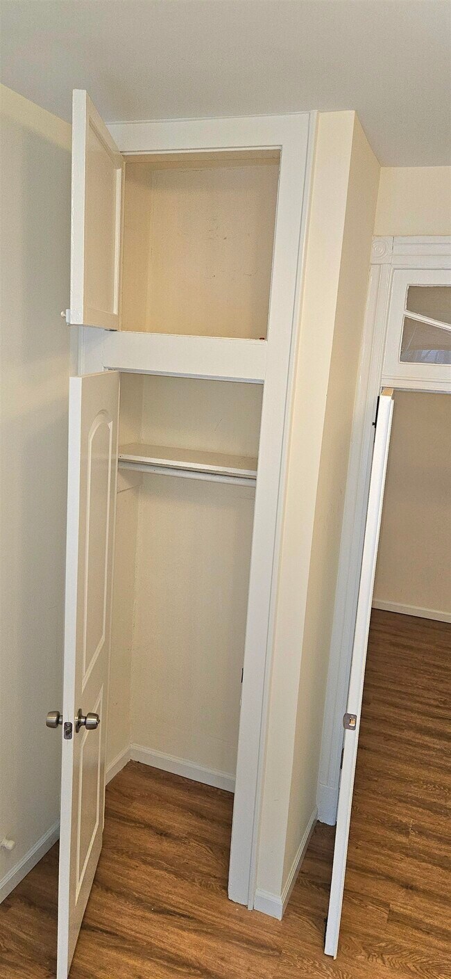 Building Photo - 327 Jackson St