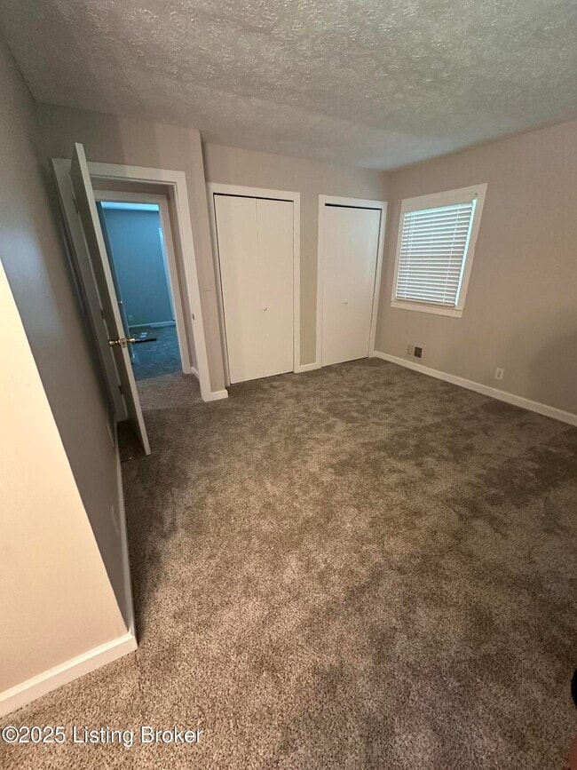 Building Photo - 1303 Bentwood Way