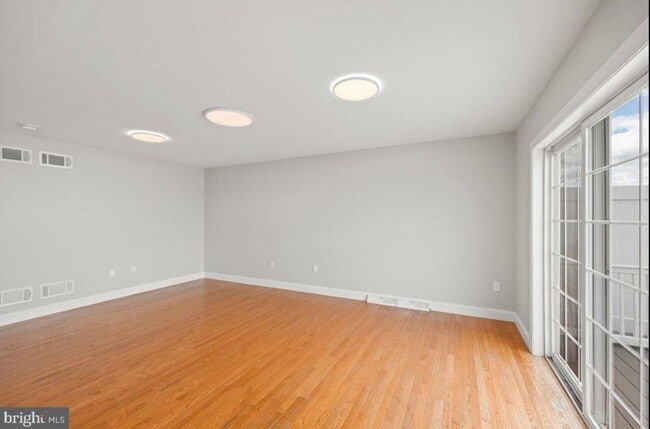 Building Photo - 777 Oak Leaf Ln