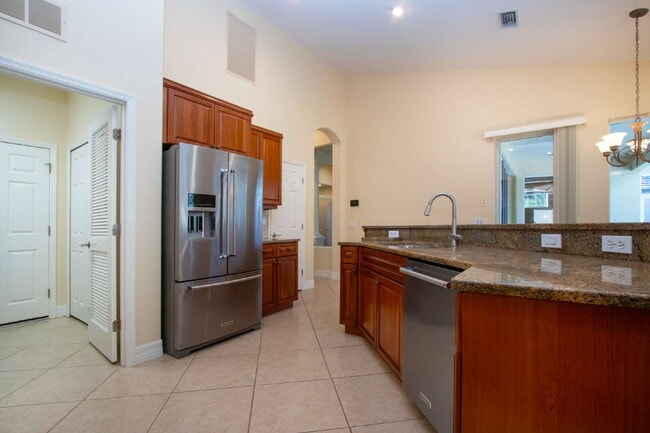 Building Photo - Rarely available executive home in The Ham...