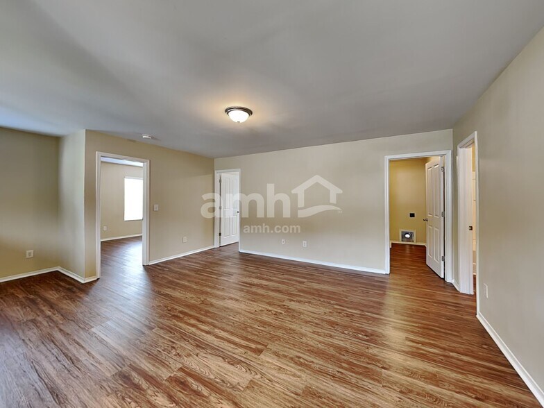 Building Photo - 3112 Varcroft Rd