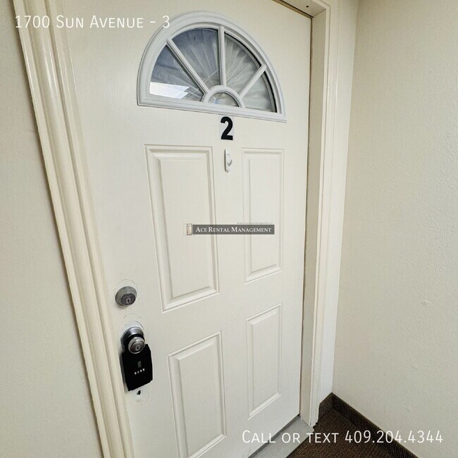 Building Photo - 1700 Sun Ave