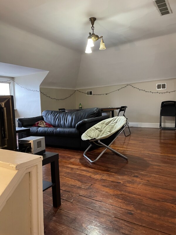 Building Photo - 462 King Ave