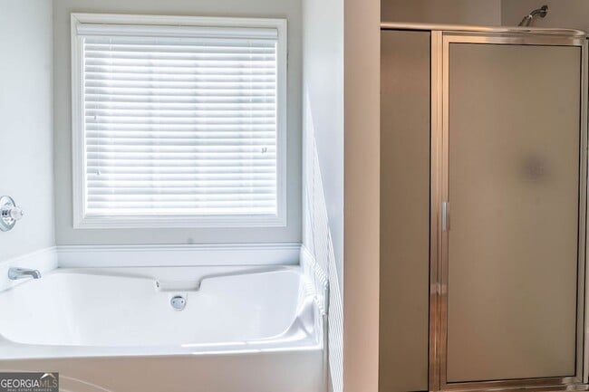 Building Photo - 2046 Barberry Dr