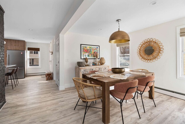 Building Photo - 136 Main St