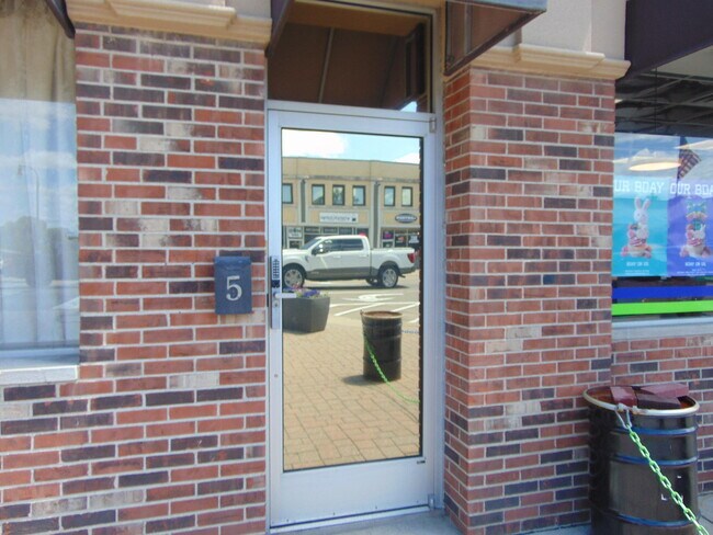 Building Photo - 5 S Main St