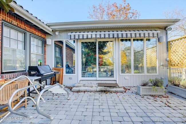 Building Photo - 589 Westwood Ave