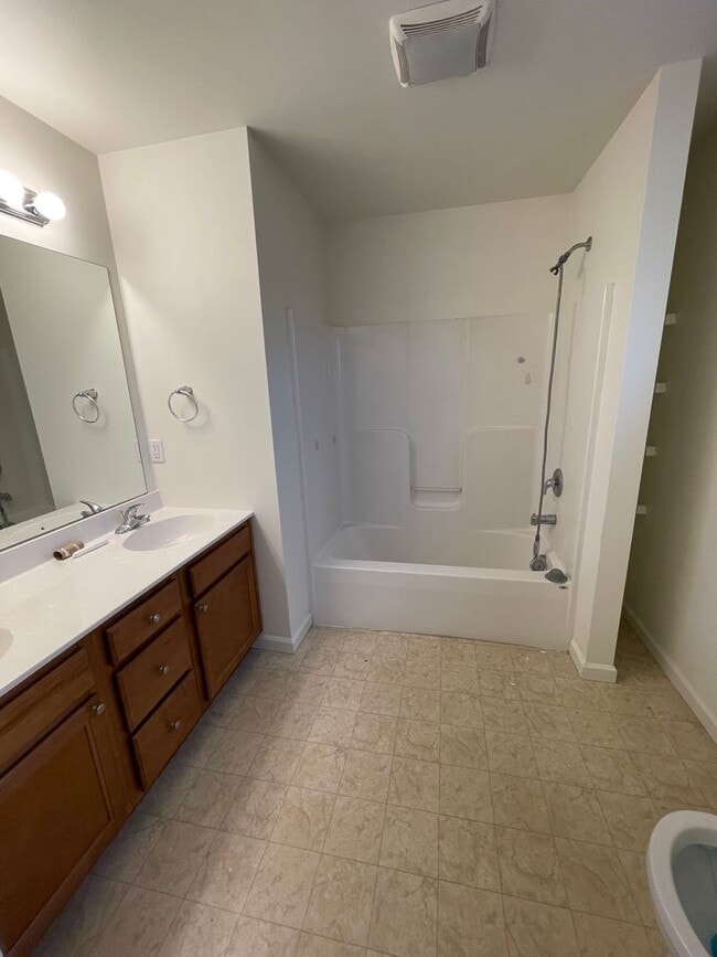 Building Photo - Updated 3 Bed 3 Bath Townhouse in Marietta!